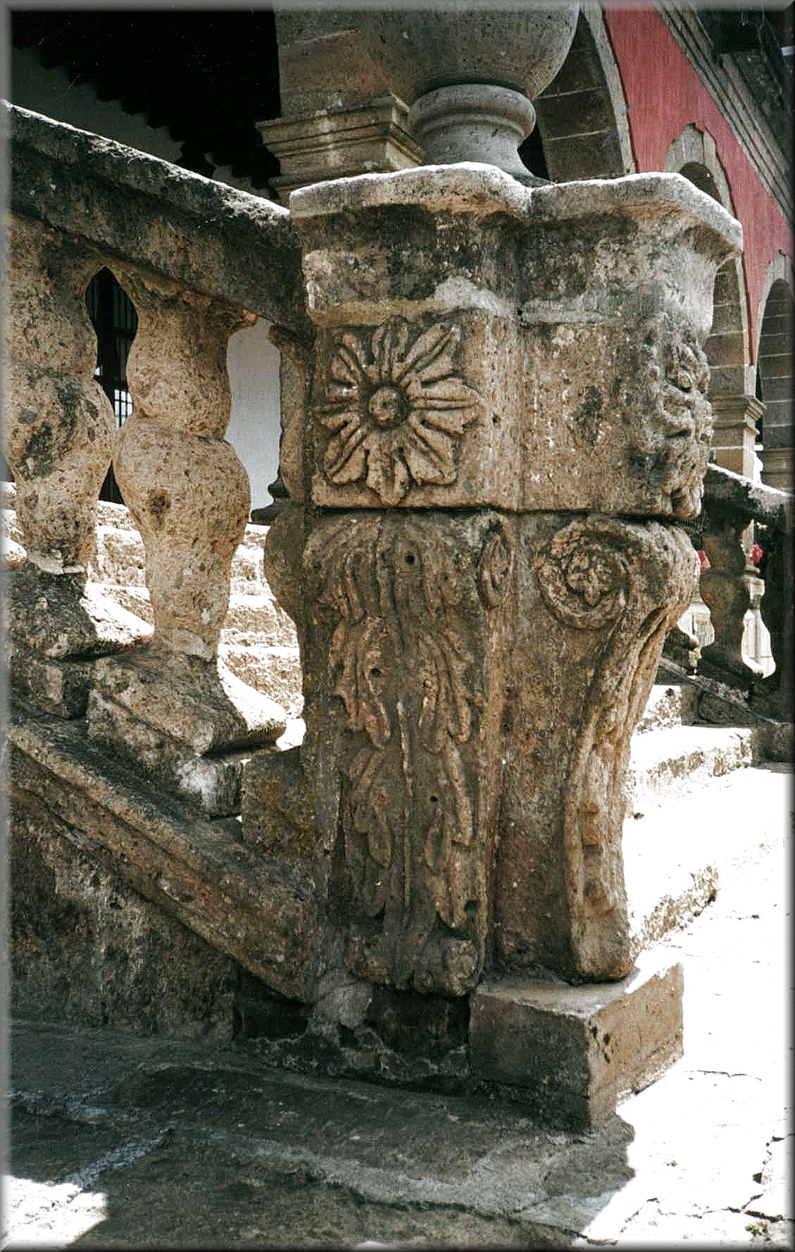 Detalle escalera ingreso